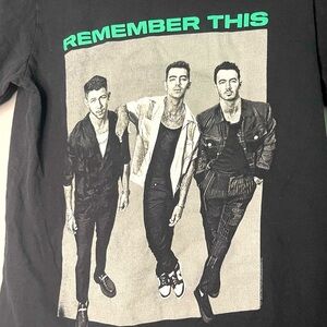 JONAS BROTHERS 2021 Remember This Tour Graphic T-Shirt Small